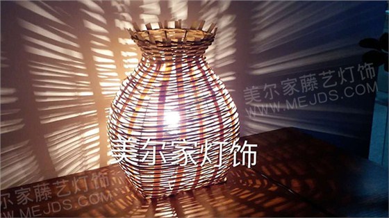 胡大飯店使用美爾家藤藝燈圖